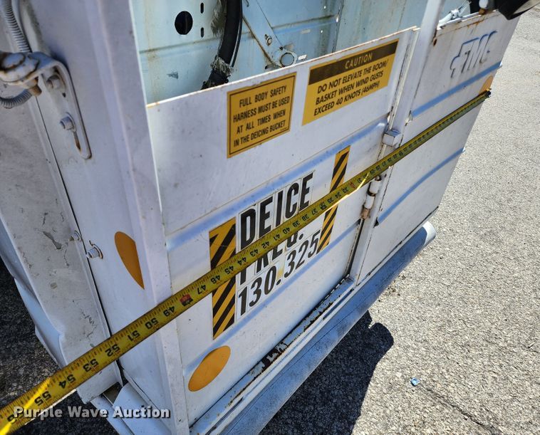 image for item DL6708 1993 Ford F700  de-icer truck