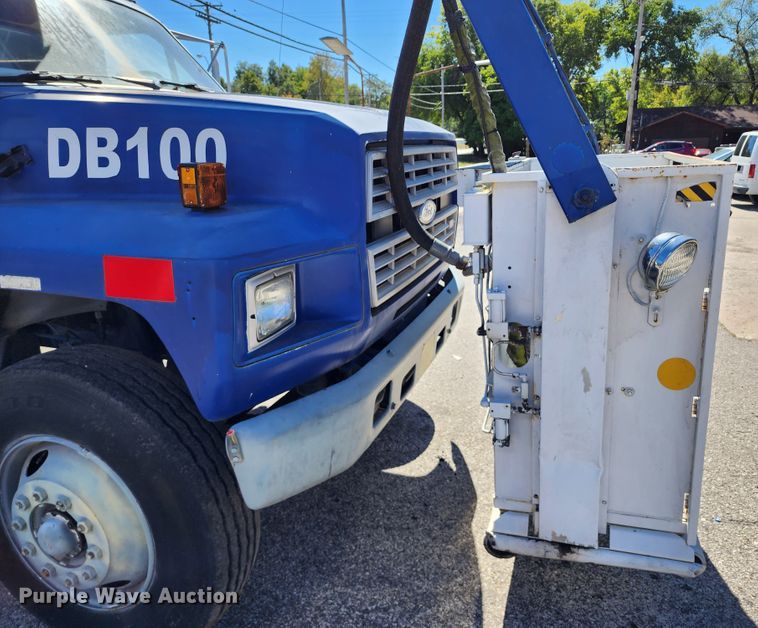 image for item DL6708 1993 Ford F700  de-icer truck