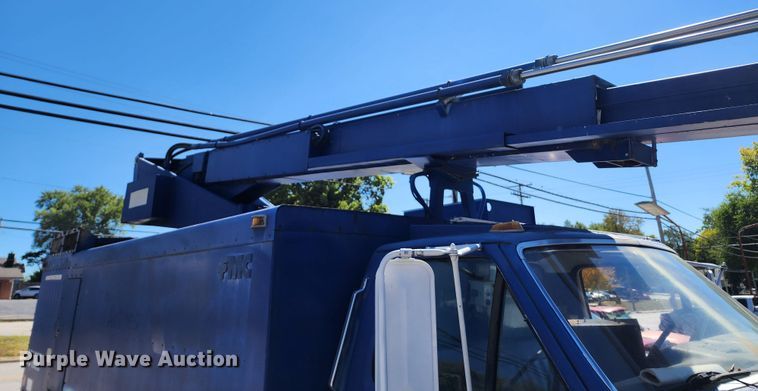 image for item DL6708 1993 Ford F700  de-icer truck