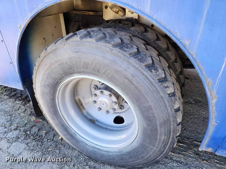 image for item DL6708 1993 Ford F700  de-icer truck