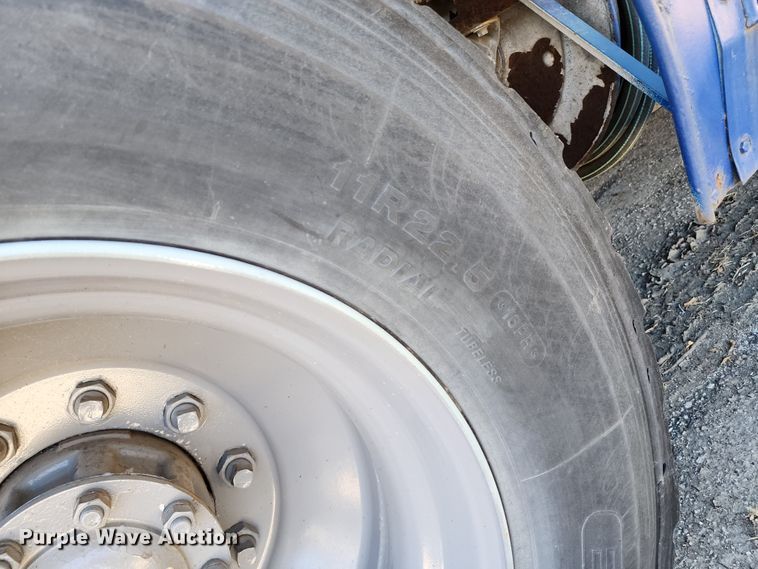 image for item DL6708 1993 Ford F700  de-icer truck