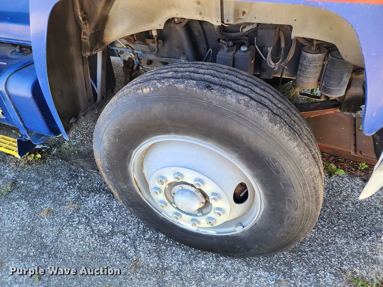 image for item DL6708 1993 Ford F700  de-icer truck