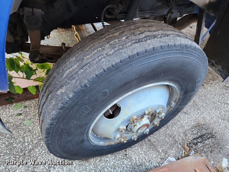 image for item DL6708 1993 Ford F700  de-icer truck