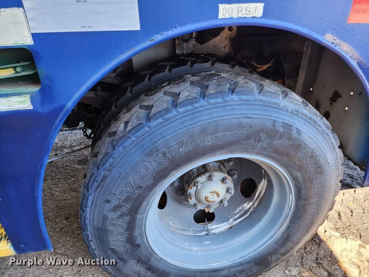 image for item DL6708 1993 Ford F700  de-icer truck