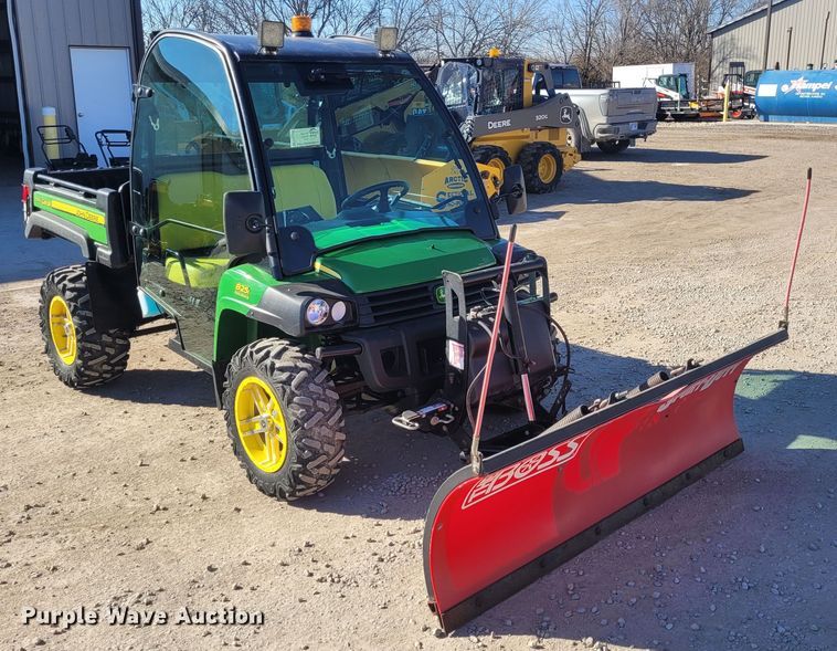 image for item DM1050 2015 John Deere 825i Gator utility vehicle