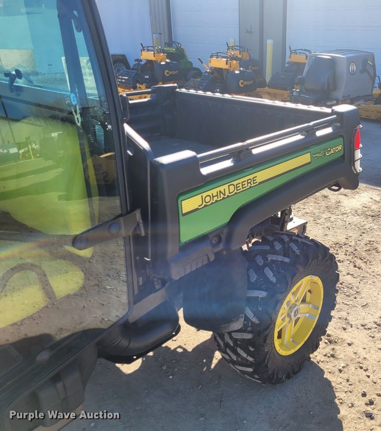 image for item DM1050 2015 John Deere 825i Gator utility vehicle