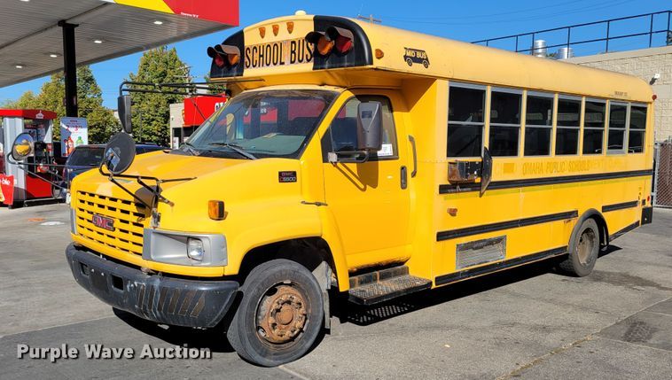 image for item DM8072 2004 GMC C5500  school bus