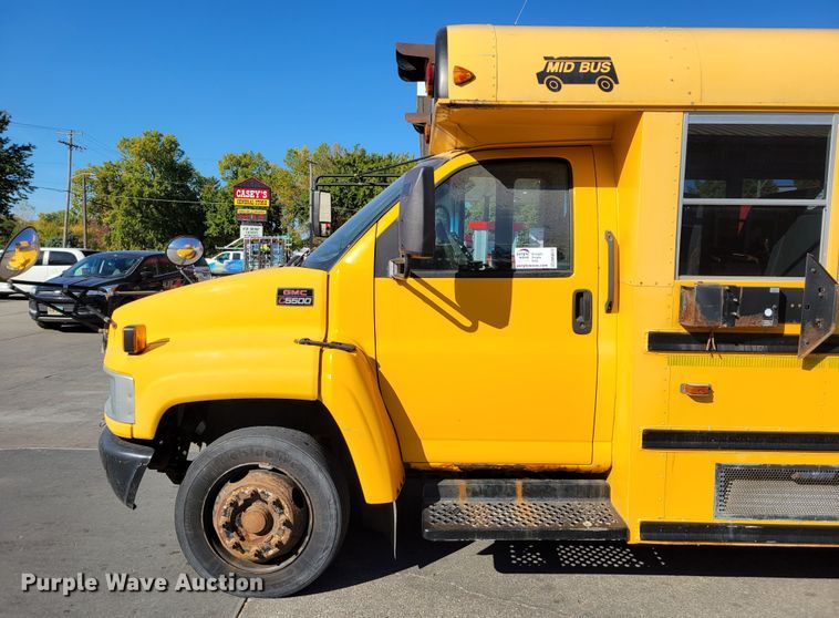 image for item DM8072 2004 GMC C5500  school bus
