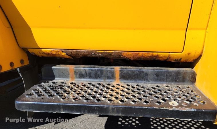 image for item DM8072 2004 GMC C5500  school bus