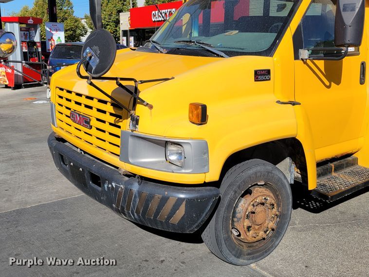 image for item DM8072 2004 GMC C5500  school bus