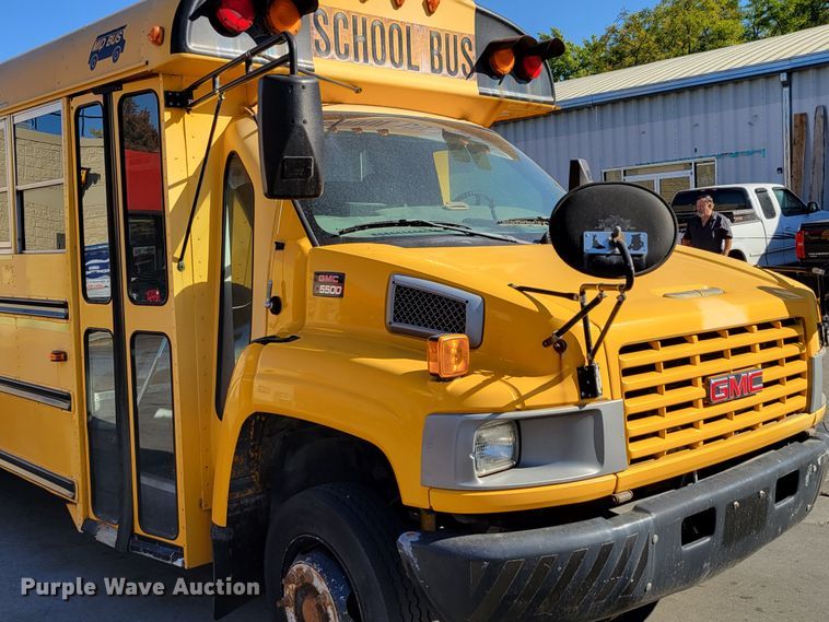 image for item DM8072 2004 GMC C5500  school bus