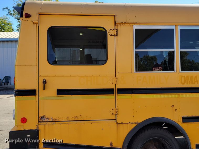 image for item DM8072 2004 GMC C5500  school bus
