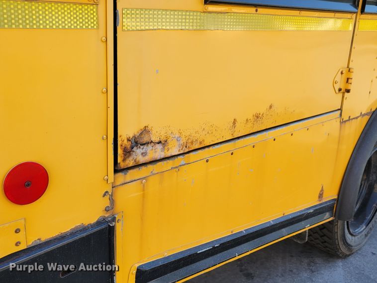 image for item DM8072 2004 GMC C5500  school bus