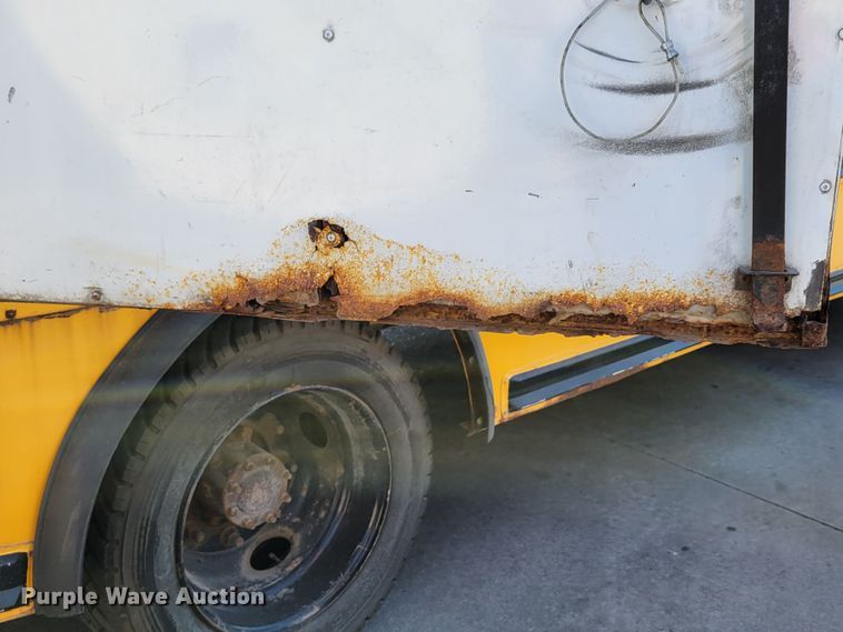 image for item DM8072 2004 GMC C5500  school bus