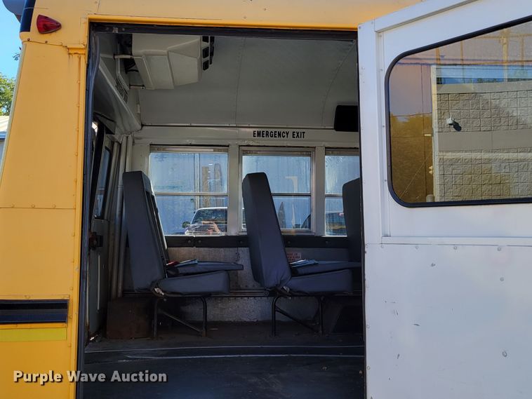 image for item DM8072 2004 GMC C5500  school bus