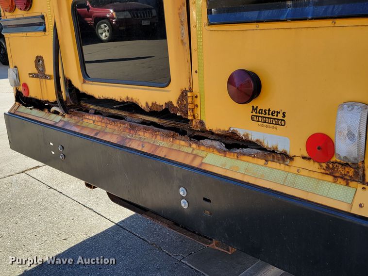 image for item DM8072 2004 GMC C5500  school bus