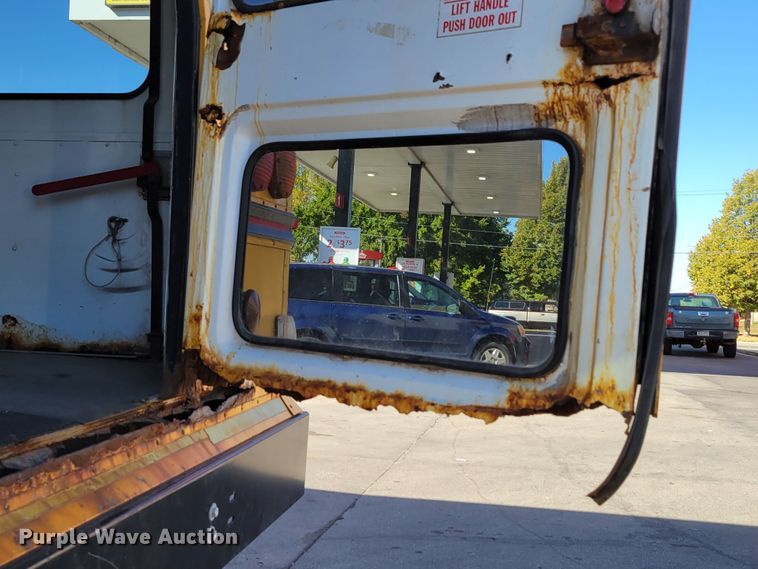 image for item DM8072 2004 GMC C5500  school bus