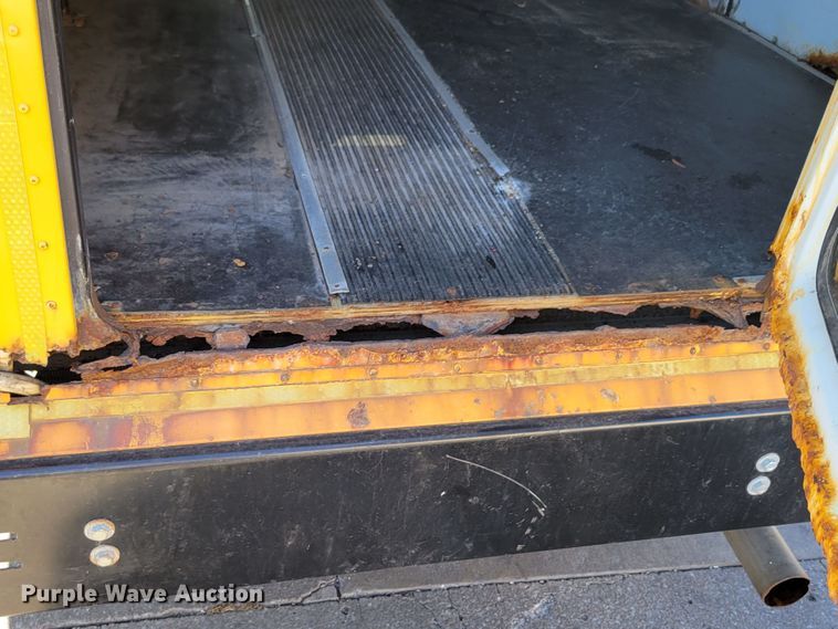 image for item DM8072 2004 GMC C5500  school bus