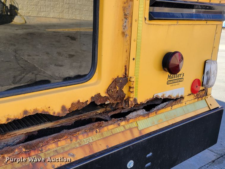 image for item DM8072 2004 GMC C5500  school bus