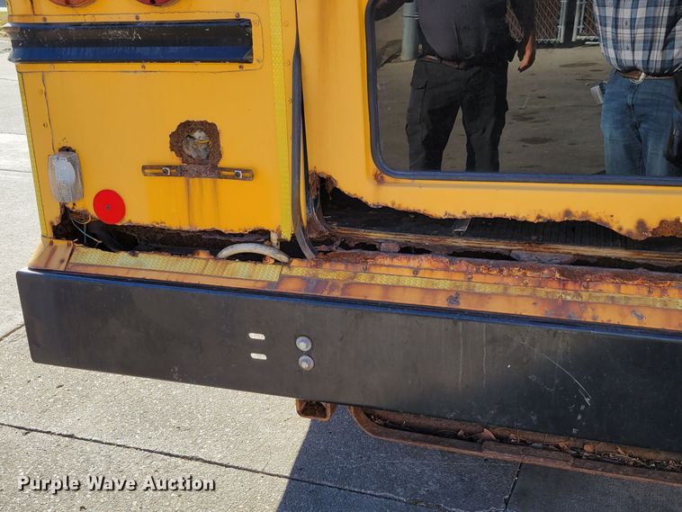 image for item DM8072 2004 GMC C5500  school bus