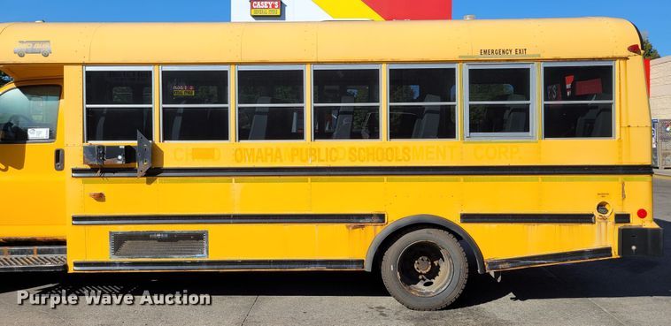 image for item DM8072 2004 GMC C5500  school bus