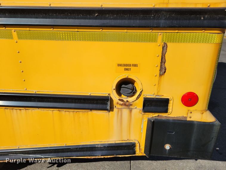 image for item DM8072 2004 GMC C5500  school bus