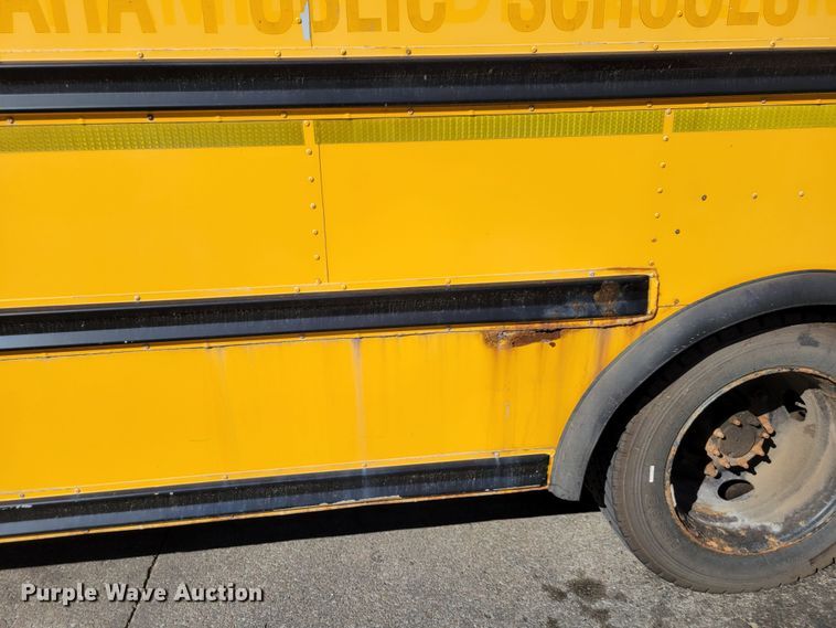 image for item DM8072 2004 GMC C5500  school bus