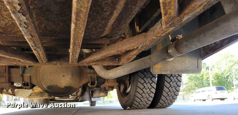 image for item DM8072 2004 GMC C5500  school bus