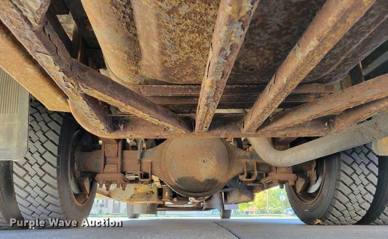 image for item DM8072 2004 GMC C5500  school bus