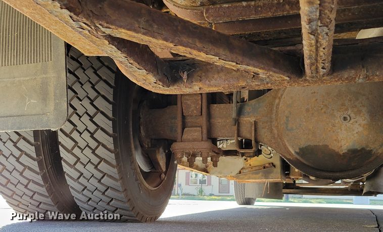 image for item DM8072 2004 GMC C5500  school bus