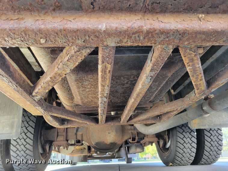 image for item DM8072 2004 GMC C5500  school bus