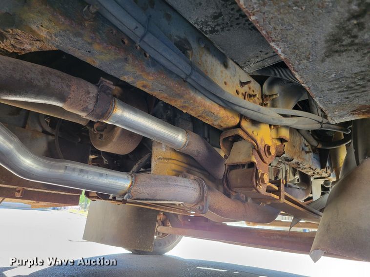 image for item DM8072 2004 GMC C5500  school bus