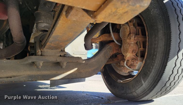 image for item DM8072 2004 GMC C5500  school bus