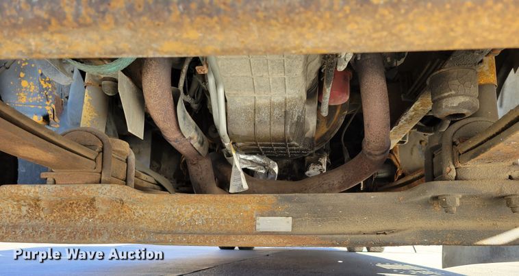 image for item DM8072 2004 GMC C5500  school bus