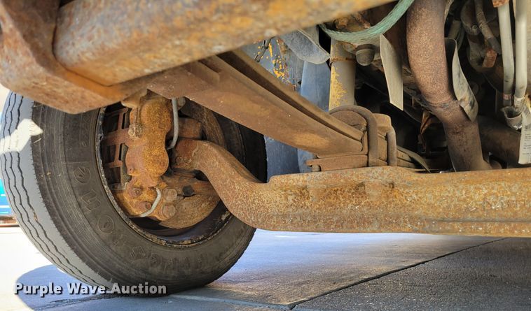 image for item DM8072 2004 GMC C5500  school bus