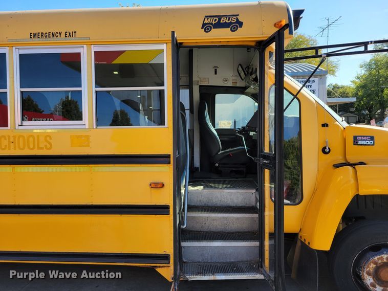 image for item DM8072 2004 GMC C5500  school bus