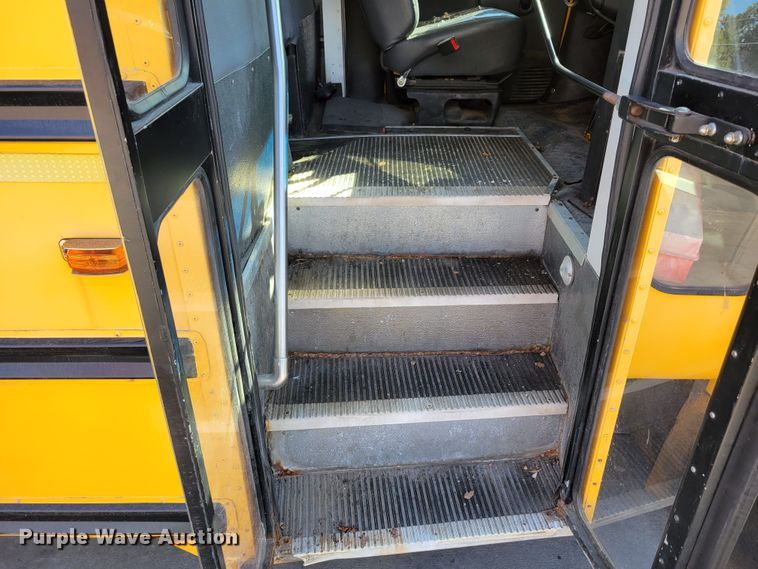 image for item DM8072 2004 GMC C5500  school bus