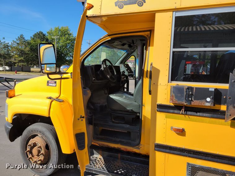 image for item DM8072 2004 GMC C5500  school bus