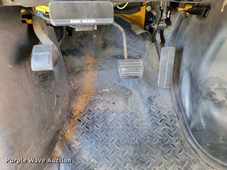 image for item DM8072 2004 GMC C5500  school bus