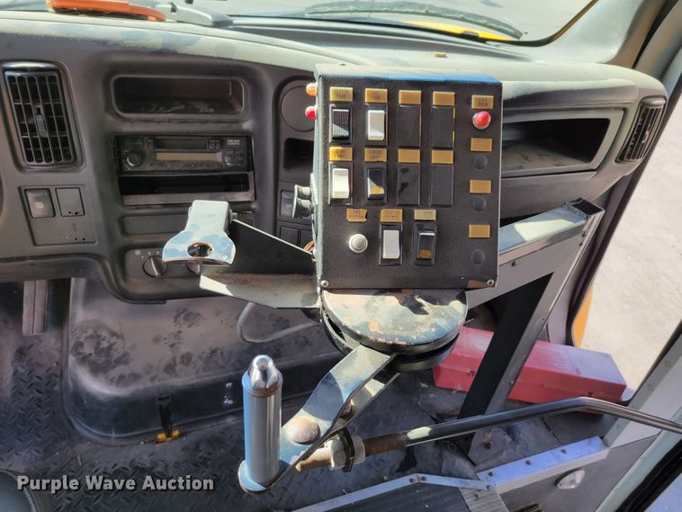 image for item DM8072 2004 GMC C5500  school bus