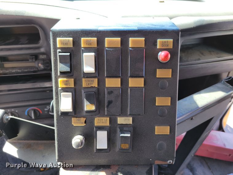 image for item DM8072 2004 GMC C5500  school bus