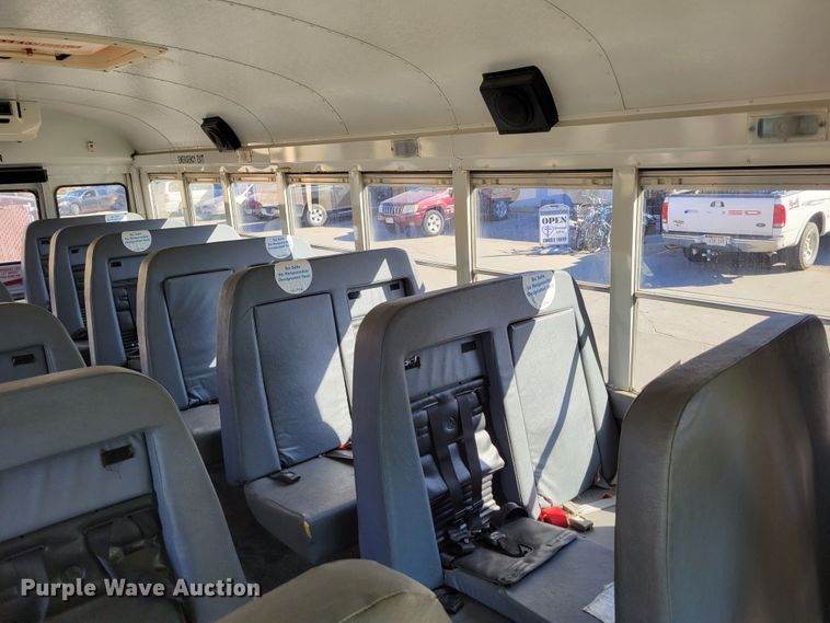 image for item DM8072 2004 GMC C5500  school bus