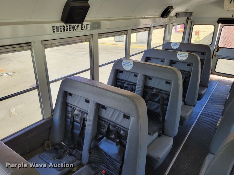 image for item DM8072 2004 GMC C5500  school bus