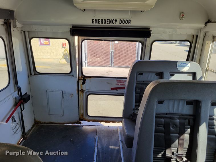 image for item DM8072 2004 GMC C5500  school bus