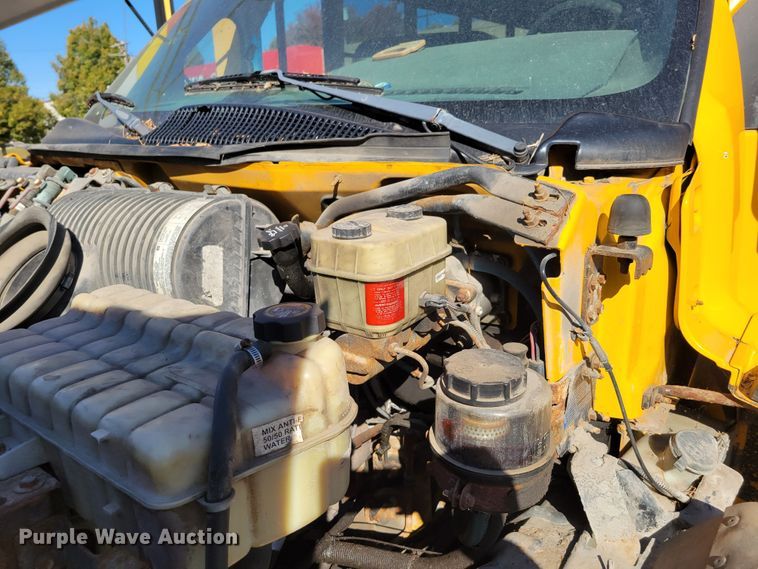 image for item DM8072 2004 GMC C5500  school bus