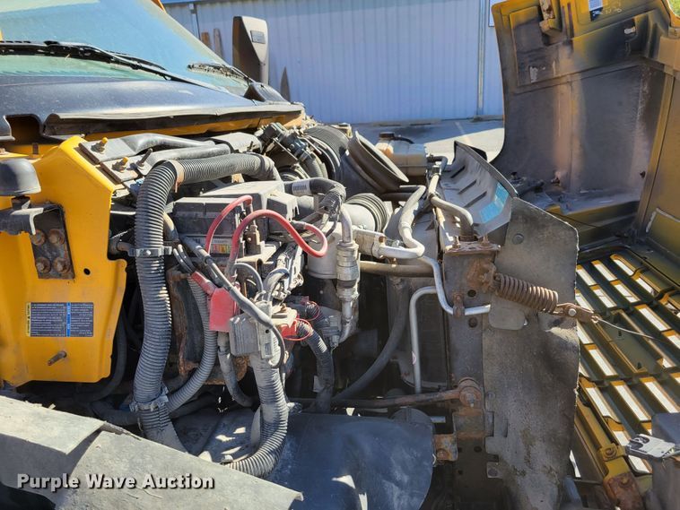 image for item DM8072 2004 GMC C5500  school bus