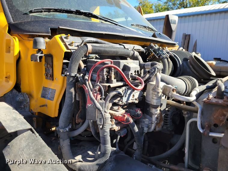 image for item DM8072 2004 GMC C5500  school bus