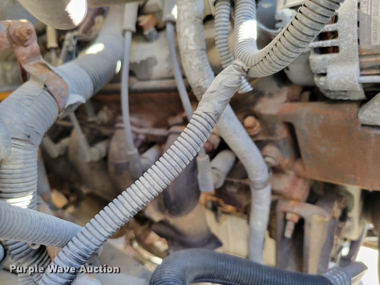 image for item DM8072 2004 GMC C5500  school bus