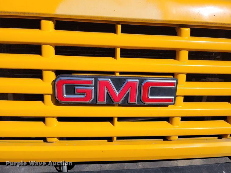 image for item DM8072 2004 GMC C5500  school bus