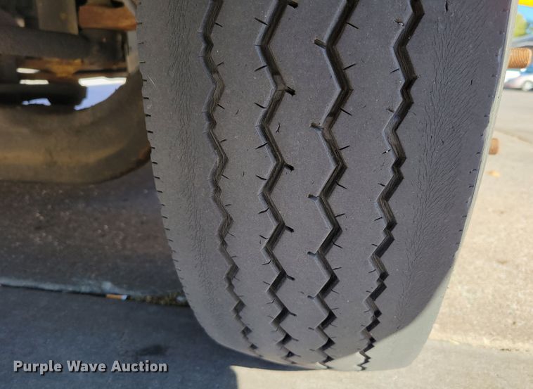 image for item DM8072 2004 GMC C5500  school bus